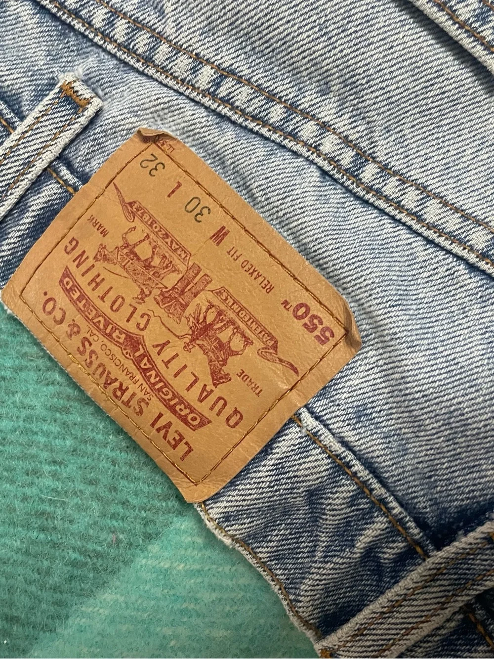 Vintage Levi's 550 Made In USA Paper Tag Relaxed Fit Lightwash jeans Men’s